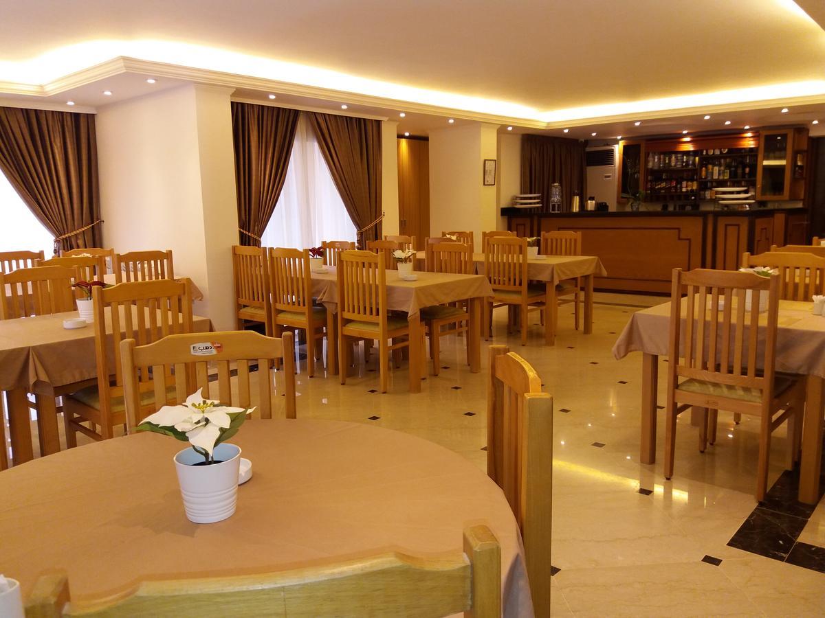 Green Lake Hotel - Jezzîne Exteriör bild